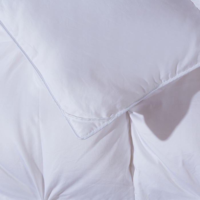 91家纺网 家纺一手货源 找家纺 俏企鹅 2025新款柔赛丝米字格羽绒被 白色