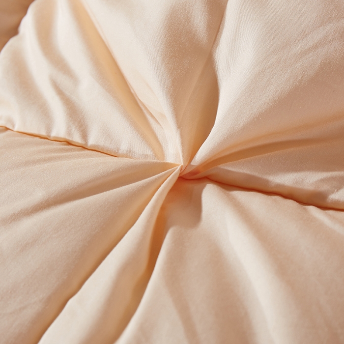 91家纺网 家纺一手货源 找家纺 俏企鹅 2025新款柔赛丝米字格羽绒被 土豪金