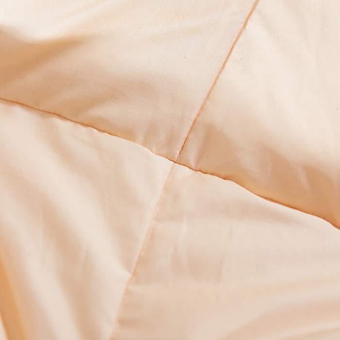 91家纺网 家纺一手货源 找家纺 俏企鹅 2025新款柔赛丝米字格羽绒被 土豪金