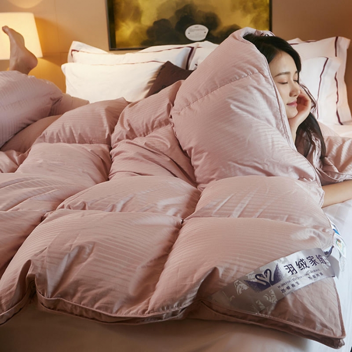 91家纺网 家纺一手货源 找家纺 （总）俏企鹅 2025新款100支全棉缎条羽绒被