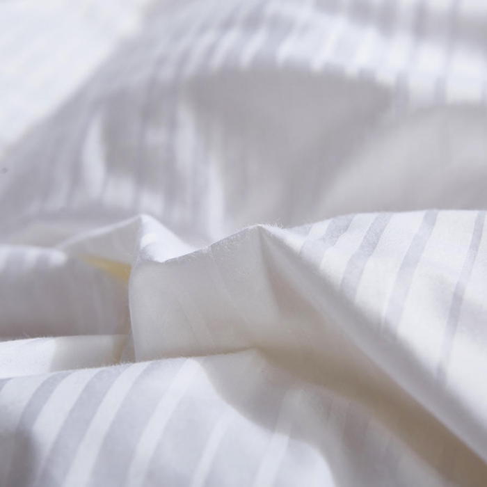 91家纺网 家纺一手货源 找家纺 俏企鹅 2025新款100支全棉缎条羽绒被 白色