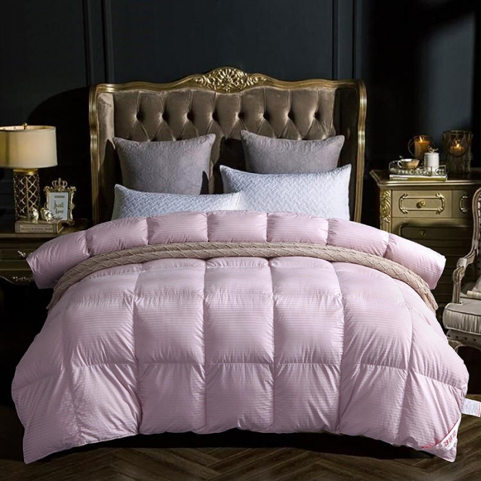 91家纺网 家纺一手货源 找家纺 俏企鹅 2025新款100支全棉缎条羽绒被 豆沙色