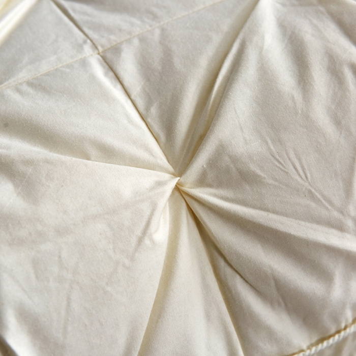 91家纺网 家纺一手货源 找家纺 俏企鹅  2025新款全棉防羽布扭花枕头枕芯羽绒枕 淡黄