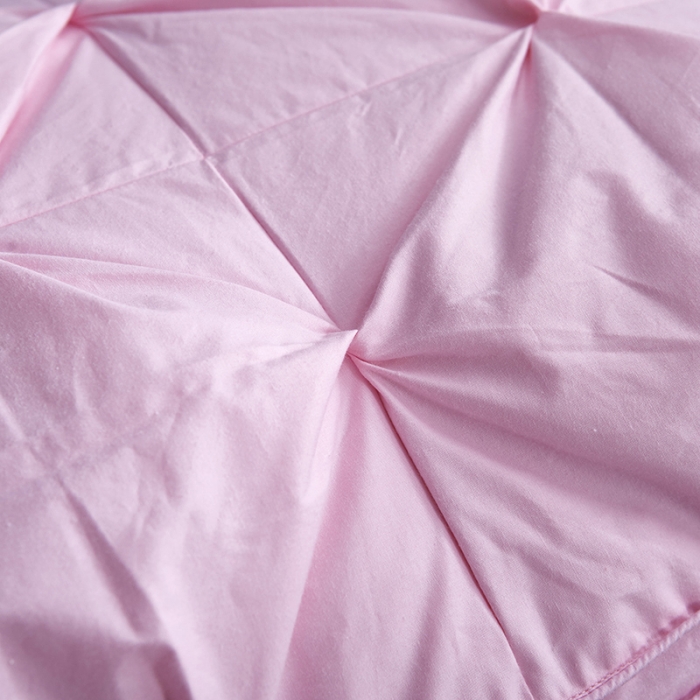 91家纺网 家纺一手货源 找家纺 俏企鹅  2025新款全棉防羽布扭花枕头枕芯羽绒枕 少女粉