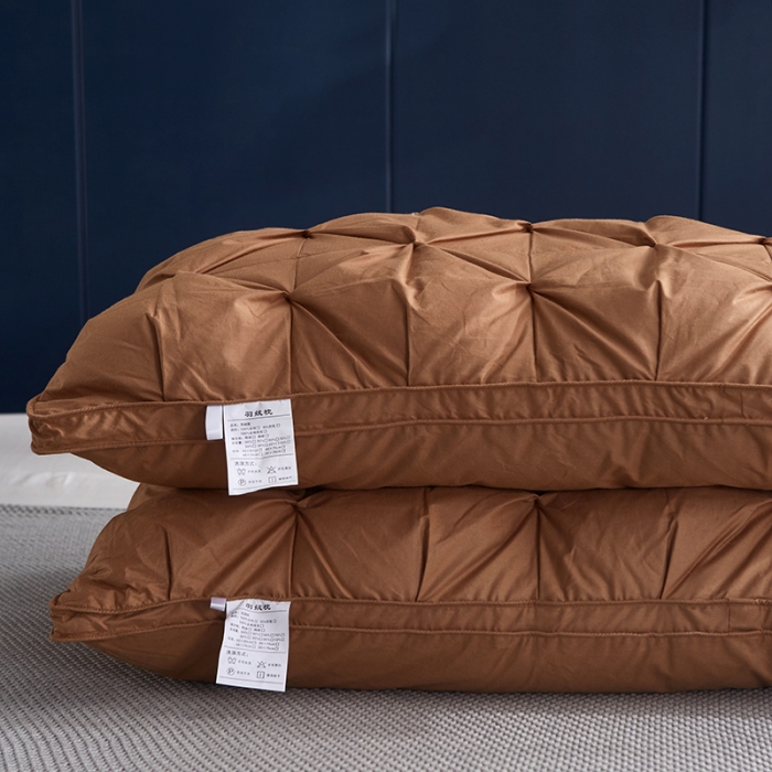 91家纺网 家纺一手货源 找家纺 俏企鹅  2025新款全棉防羽布扭花枕头枕芯羽绒枕 棕色