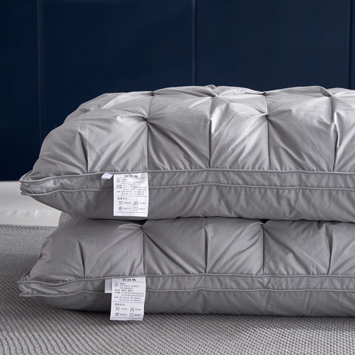 91家纺网 家纺一手货源 找家纺 俏企鹅  2025新款全棉防羽布扭花枕头枕芯羽绒枕 灰色