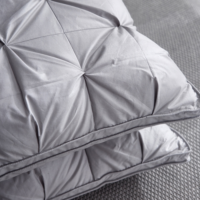 91家纺网 家纺一手货源 找家纺 俏企鹅  2025新款全棉防羽布扭花枕头枕芯羽绒枕 灰色