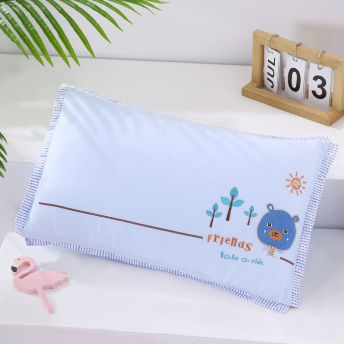 91家纺网 家纺一手货源 找家纺 贤内助 2024新款全棉儿童刺绣滚边款枕芯 快乐熊--蓝