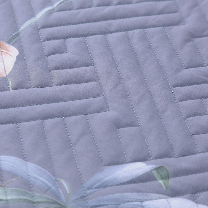 91家纺网 家纺一手货源 找家纺 OL 2021新款13372全棉夹棉活性印染单品床盖 花意阑珊