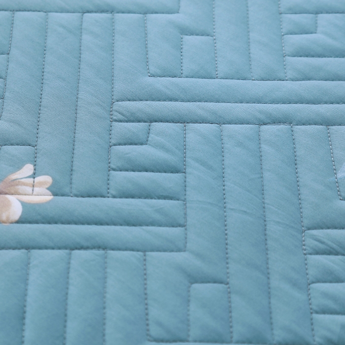 91家纺网 家纺一手货源 找家纺 OL 2021新款13372全棉夹棉活性印染单品床盖 春晓-兰