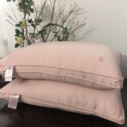 91家纺网 家纺一手货源 找家纺 总-剑桥枕业 全新枕芯法国进口玫瑰精油润肤枕芯48*74/只