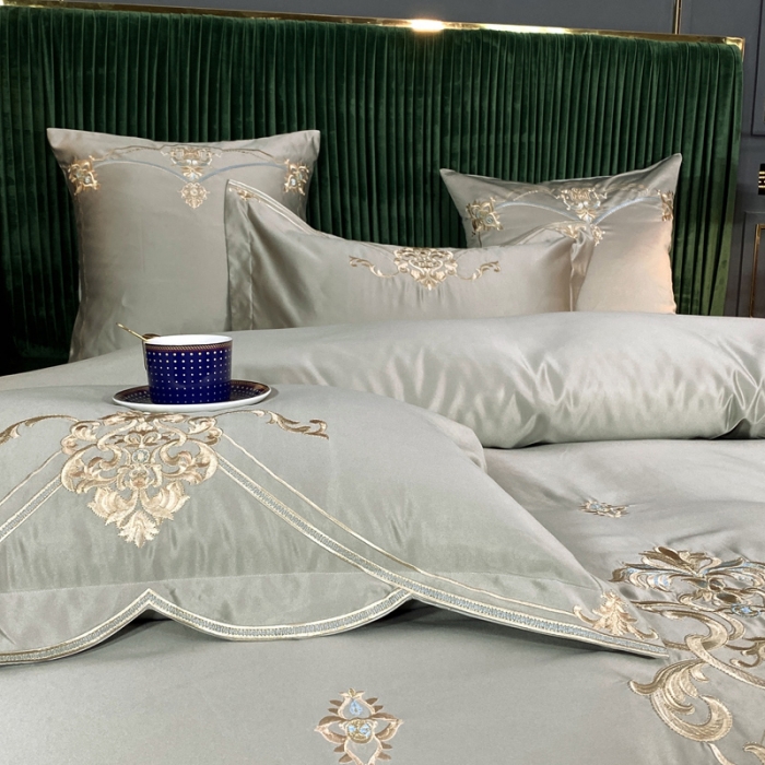 91家纺网 家纺一手货源 找家纺 宅家居60支贡缎真臻品丝B版纯棉刺绣卡瑞娜系列四件套 贵族灰