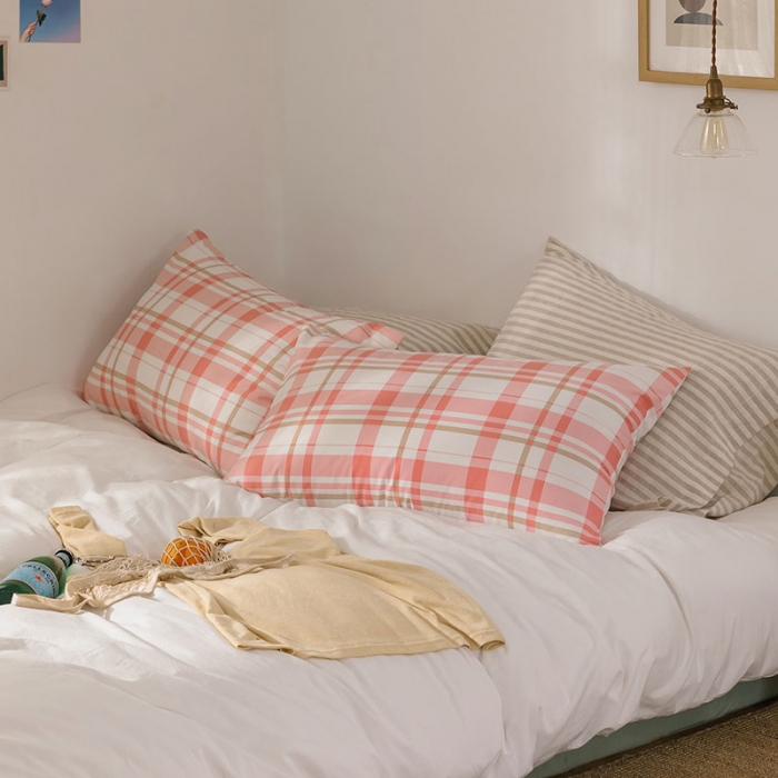 91家纺网 家纺一手货源 找家纺 艾沁 2020新款13372全棉枕套48*74cm 粉白格