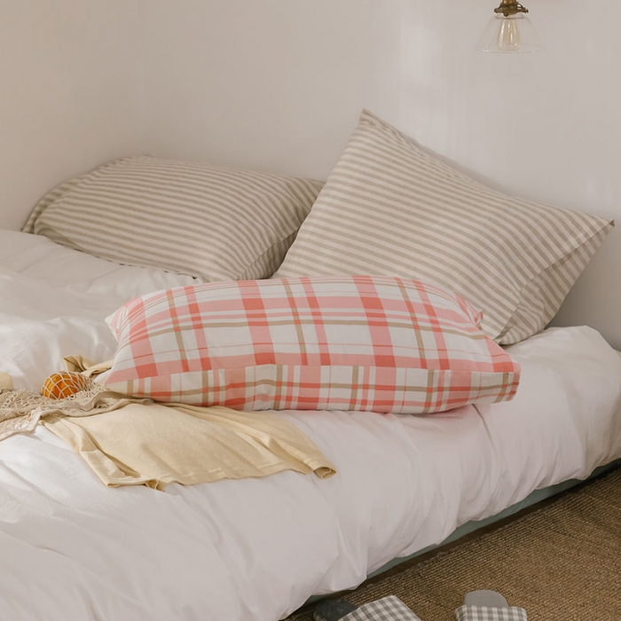 91家纺网 家纺一手货源 找家纺 艾沁 2020新款13372全棉枕套48*74cm 粉白格