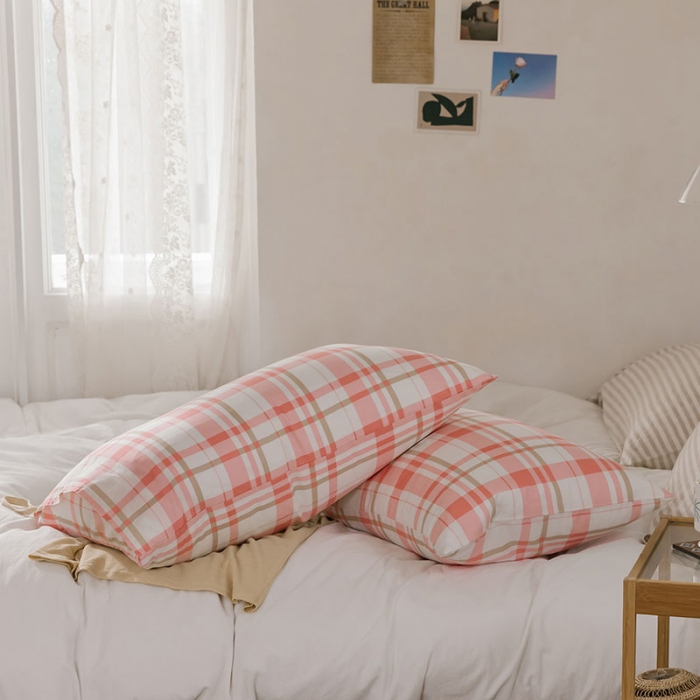 91家纺网 家纺一手货源 找家纺 艾沁 2020新款13372全棉枕套48*74cm 粉白格