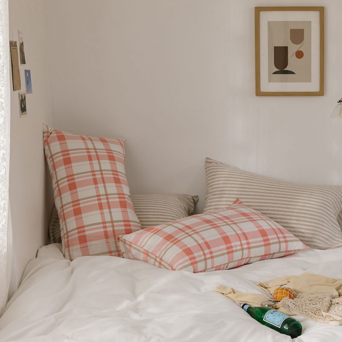 91家纺网 家纺一手货源 找家纺 艾沁 2020新款13372全棉枕套48*74cm 粉白格