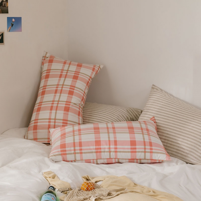 91家纺网 家纺一手货源 找家纺 艾沁 2020新款13372全棉枕套48*74cm 粉白格