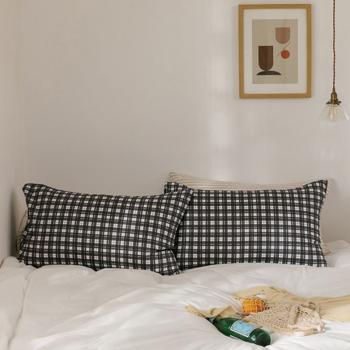 91家纺网 家纺一手货源 找家纺 艾沁 2020新款13372全棉枕套48*74cm 黑条格