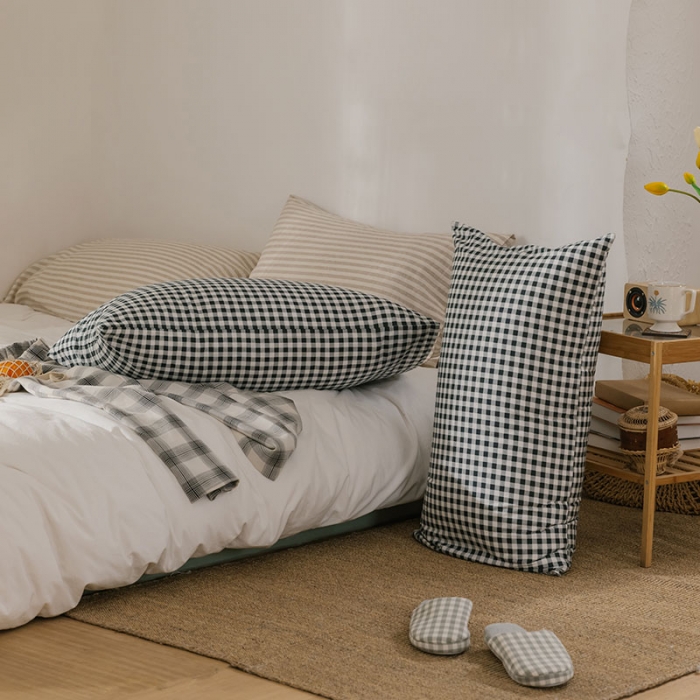 91家纺网 家纺一手货源 找家纺 艾沁 2020新款13372全棉枕套48*74cm 小黑格