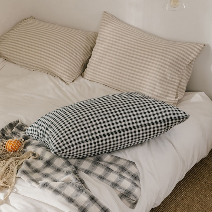 91家纺网 家纺一手货源 找家纺 艾沁 2020新款13372全棉枕套48*74cm 小黑格