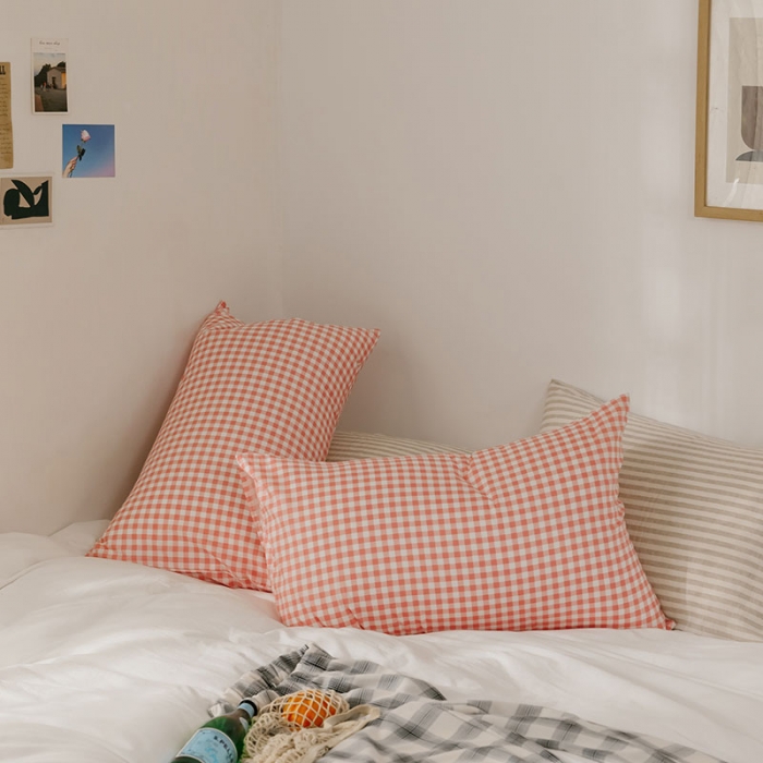 91家纺网 家纺一手货源 找家纺 艾沁 2020新款13372全棉枕套48*74cm 小粉格