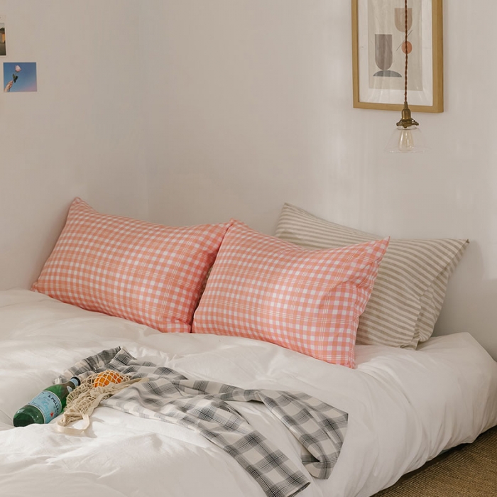 91家纺网 家纺一手货源 找家纺 艾沁 2020新款13372全棉枕套48*74cm 粉白条格