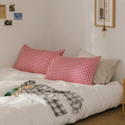 91家纺网 家纺一手货源 找家纺 艾沁 2020新款13372全棉枕套48*74cm 小红格
