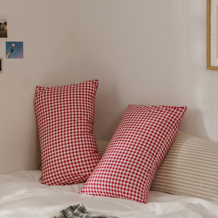 91家纺网 家纺一手货源 找家纺 艾沁 2020新款13372全棉枕套48*74cm 小红格