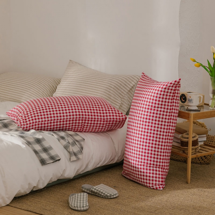 91家纺网 家纺一手货源 找家纺 艾沁 2020新款13372全棉枕套48*74cm 小红格