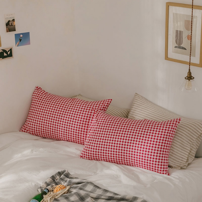 91家纺网 家纺一手货源 找家纺 艾沁 2020新款13372全棉枕套48*74cm 小红格
