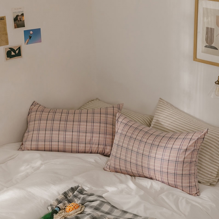 91家纺网 家纺一手货源 找家纺 艾沁 2020新款13372全棉枕套48*74cm 粉条格