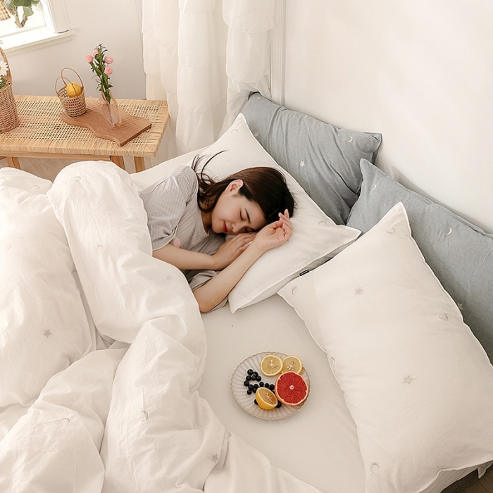 91家纺网 家纺一手货源 找家纺 狠狠爱 2020新款小清新全棉色织水洗棉四件套 小星月-白1