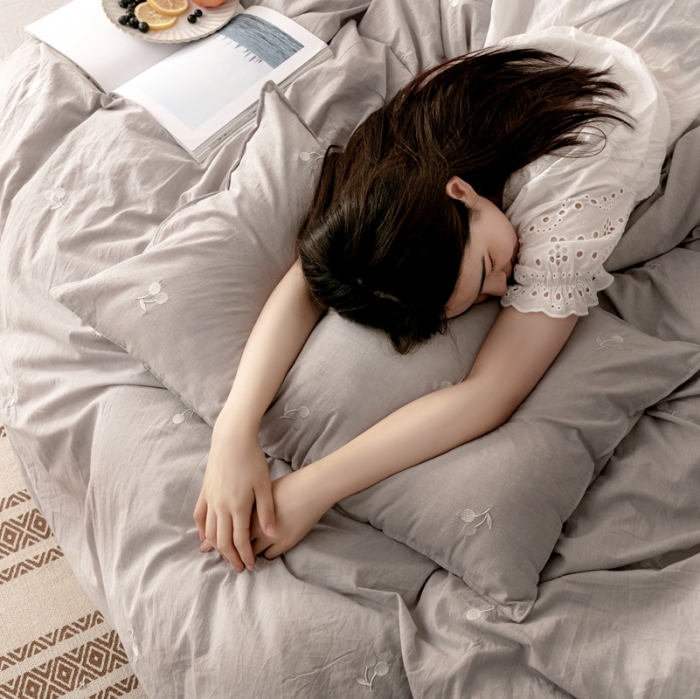 91家纺网 家纺一手货源 找家纺 狠狠爱 2020新款小清新全棉色织水洗棉四件套 小樱桃-灰1