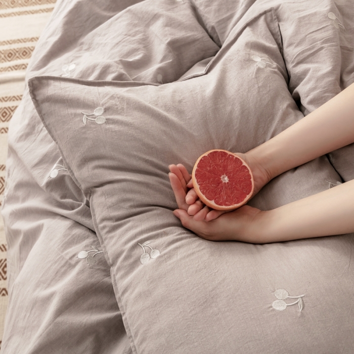 91家纺网 家纺一手货源 找家纺 狠狠爱 2020新款小清新全棉色织水洗棉四件套 小樱桃-灰1