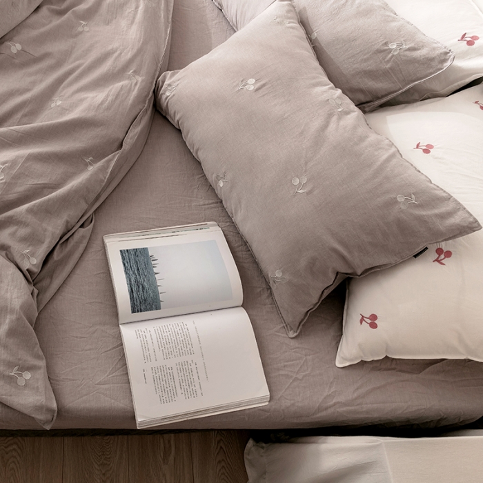 91家纺网 家纺一手货源 找家纺 狠狠爱 2020新款小清新全棉色织水洗棉四件套 小樱桃-灰1