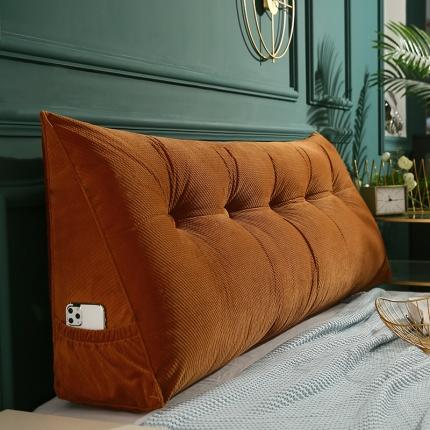 91家纺网 家纺一手货源 找家纺 永光家居 2020新款立体绒长三角靠垫 巧克力