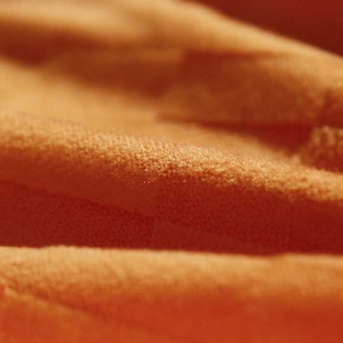 91家纺网 家纺一手货源 找家纺 永光家居 2020新款立体绒长三角靠垫 金桔色