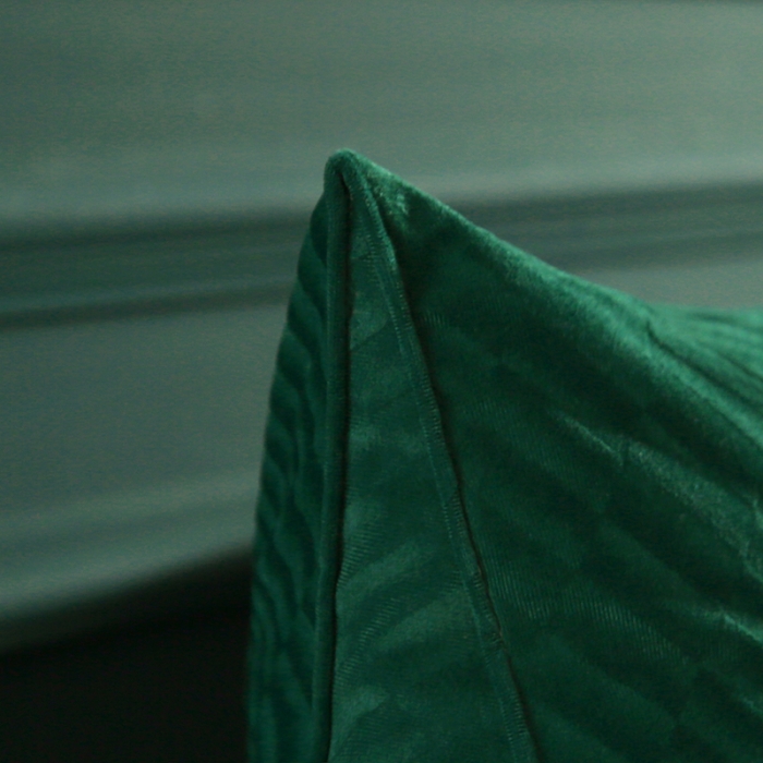 91家纺网 家纺一手货源 找家纺 永光家居 2020新款立体绒长三角靠垫 墨绿色