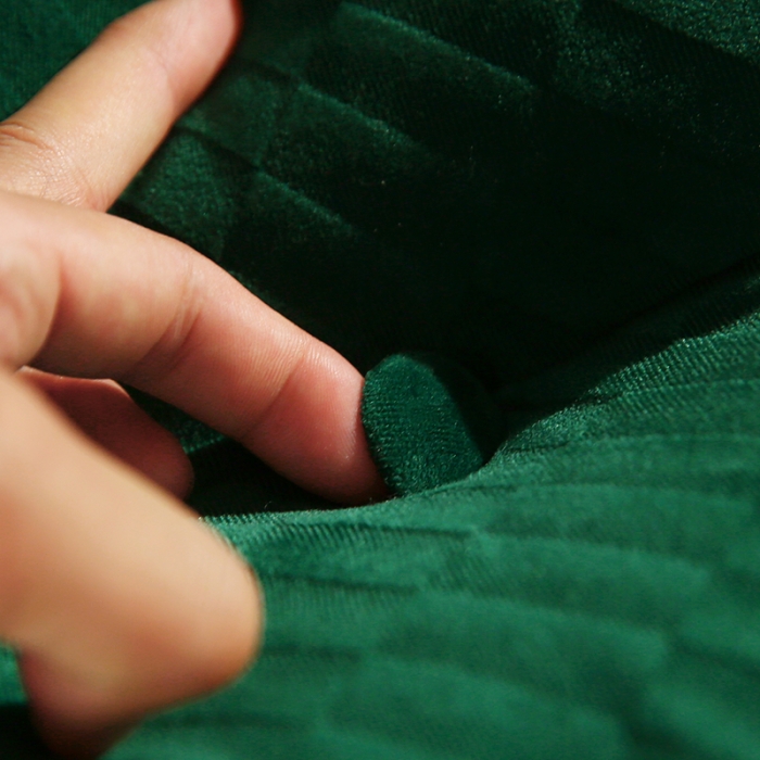 91家纺网 家纺一手货源 找家纺 永光家居 2020新款立体绒长三角靠垫 墨绿色