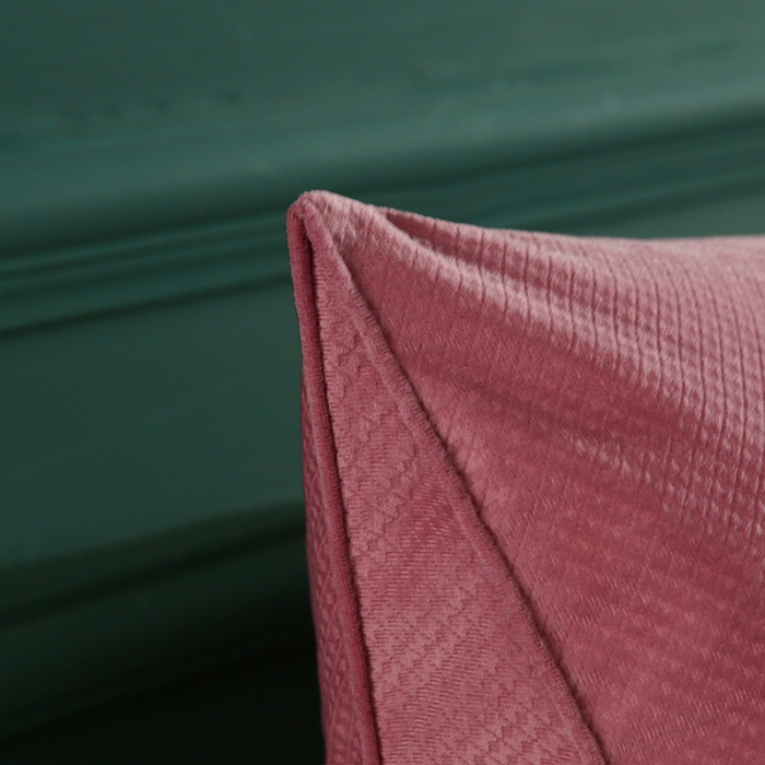 91家纺网 家纺一手货源 找家纺 永光家居 2020新款立体绒长三角靠垫 皮粉色