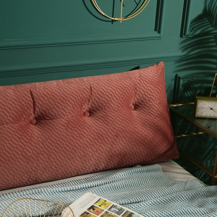 91家纺网 家纺一手货源 找家纺 永光家居 2020新款立体绒长三角靠垫 皮红色