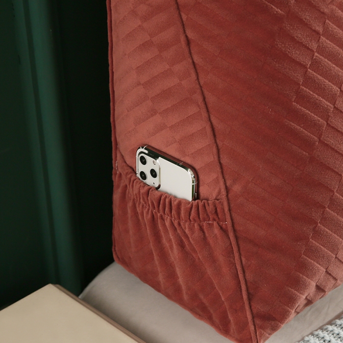 91家纺网 家纺一手货源 找家纺 永光家居 2020新款立体绒长三角靠垫 皮红色