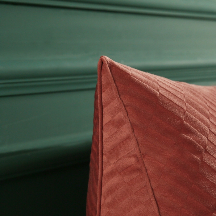 91家纺网 家纺一手货源 找家纺 永光家居 2020新款立体绒长三角靠垫 皮红色