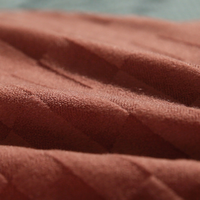 91家纺网 家纺一手货源 找家纺 永光家居 2020新款立体绒长三角靠垫 皮红色