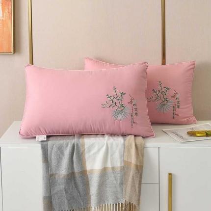 91家纺网 家纺一手货源 找家纺 九州枕芯 2020新款立体绣花艾草抑菌枕 玉色