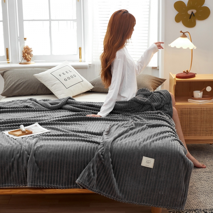 91家纺网 家纺一手货源 找家纺 羋多 2023新款魔法绒毛毯宝宝绒牛奶绒毯子 高级灰