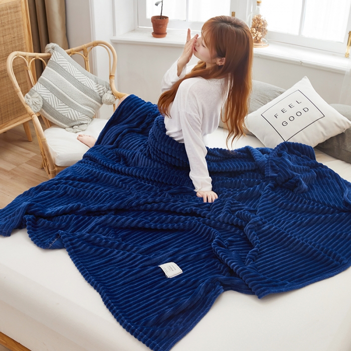 91家纺网 家纺一手货源 找家纺 羋多 2023新款魔法绒毛毯宝宝绒牛奶绒毯子 藏蓝色