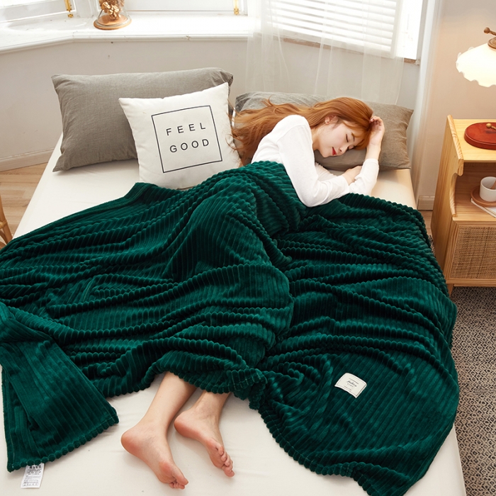 91家纺网 家纺一手货源 找家纺 羋多 2023新款魔法绒毛毯宝宝绒牛奶绒毯子 复古绿