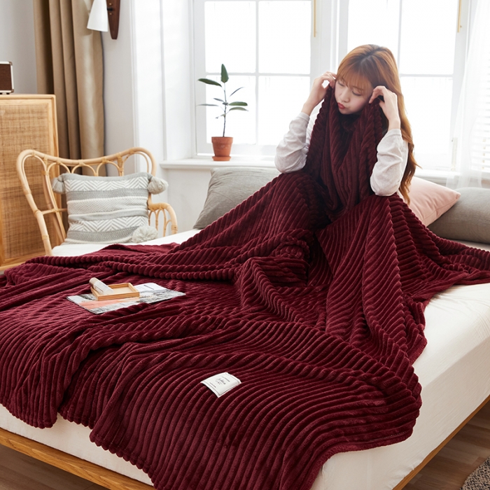 91家纺网 家纺一手货源 找家纺 羋多 2023新款魔法绒毛毯宝宝绒牛奶绒毯子 绽放红