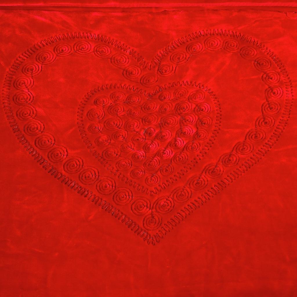 91家纺网 家纺一手货源 找家纺 新款婚庆绣花毯 617工艺毯大红-大桃心/9斤